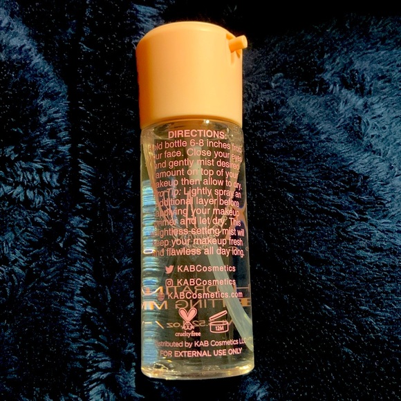KAB Cosmetics Hydrating Setting Mist, 100 mL - Picture 2 of 4